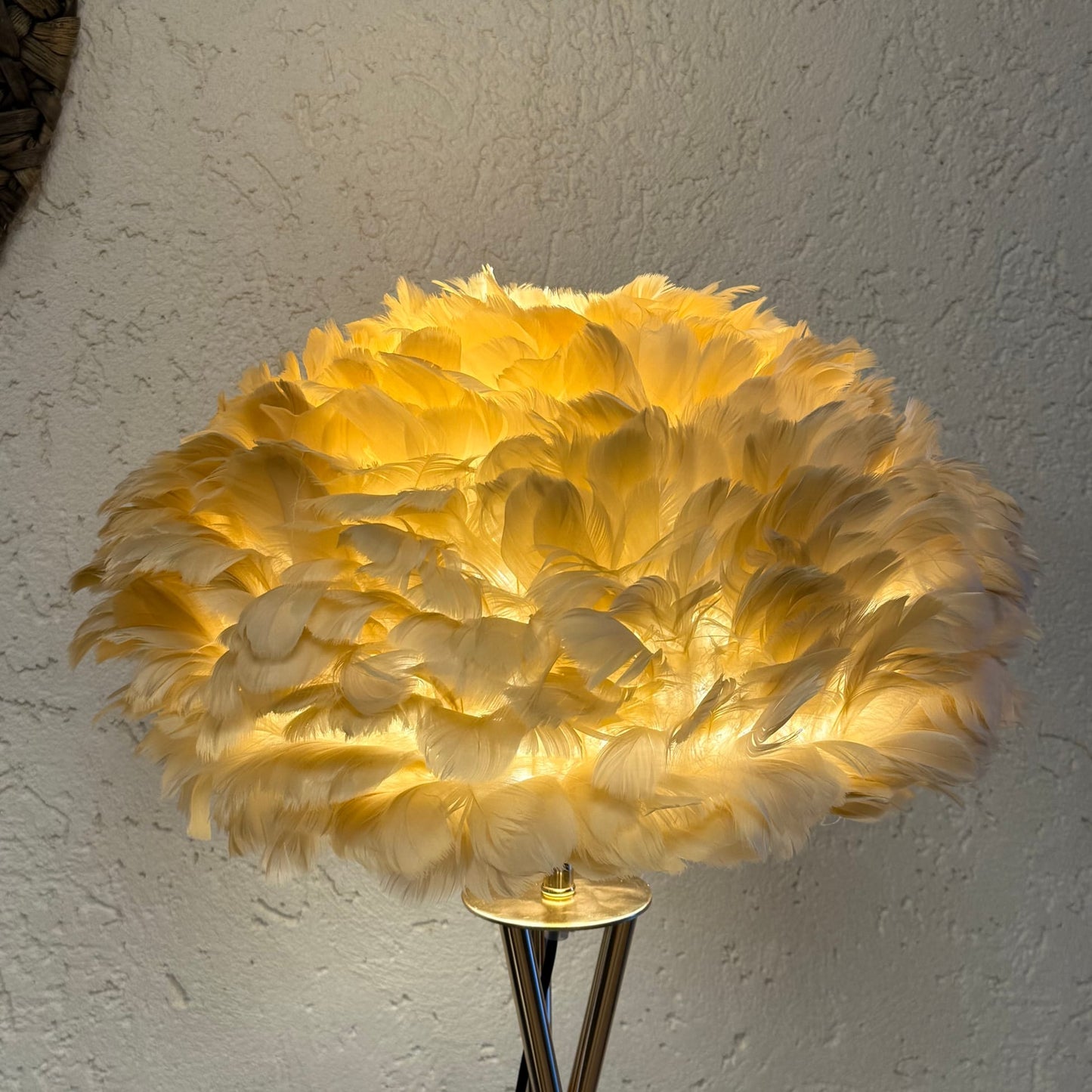 Exclusive Metal Ayaklı Tüy Lambader Krem-Gold 1,55 cm