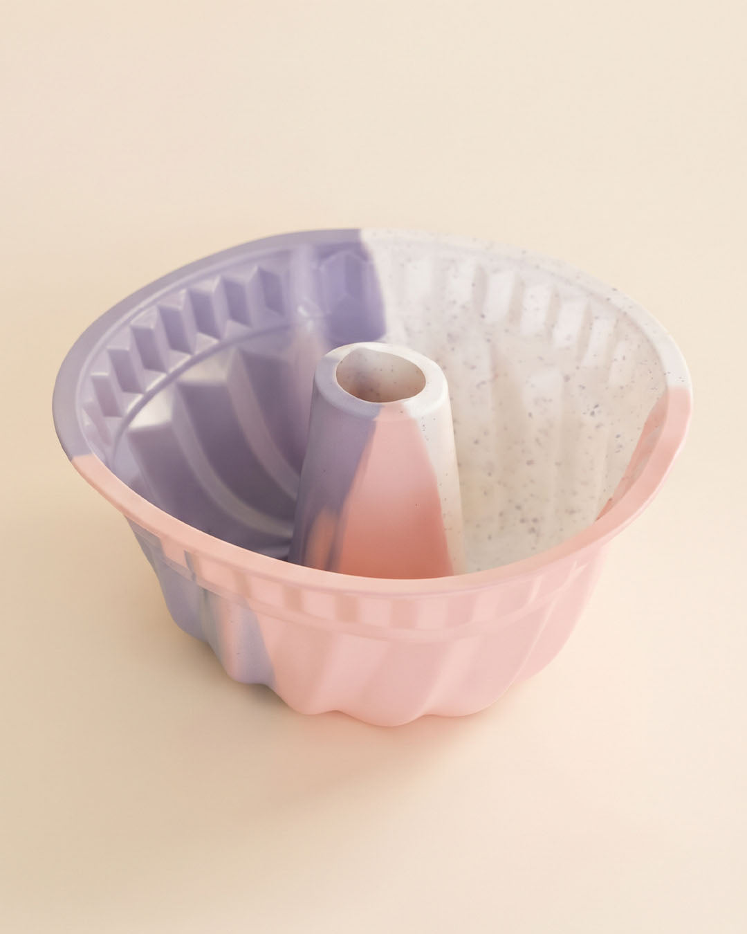 Pastel 3 Renkli Ortası Delikli Silikon Kek Kalıbı P1702