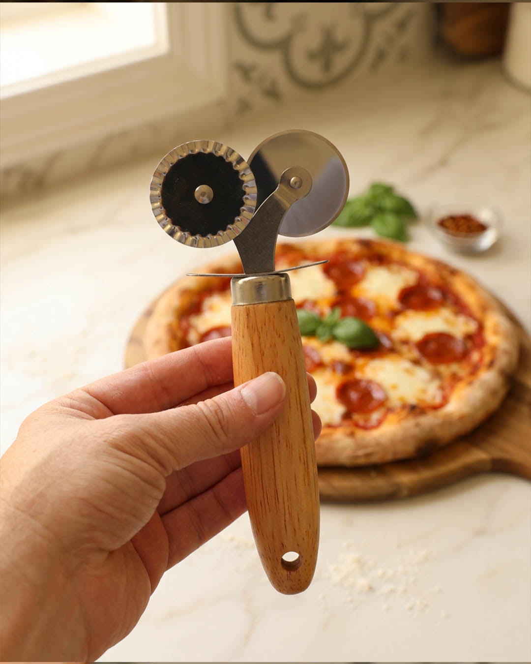 Ahşap Saplı Paslanmaz Çelik Çift Bıçaklı Pizza ve Hamur Ruleti Kesici Evb-77