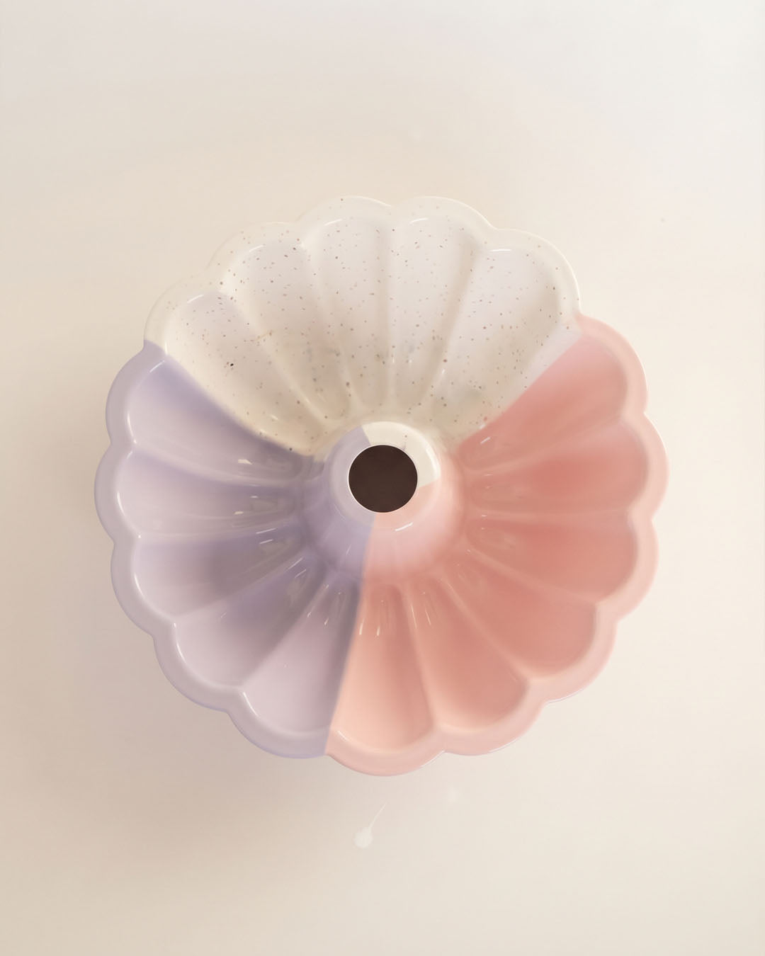 Pastel 3 Renkli Ortası Delikli Silikon Kek Kalıbı P1702