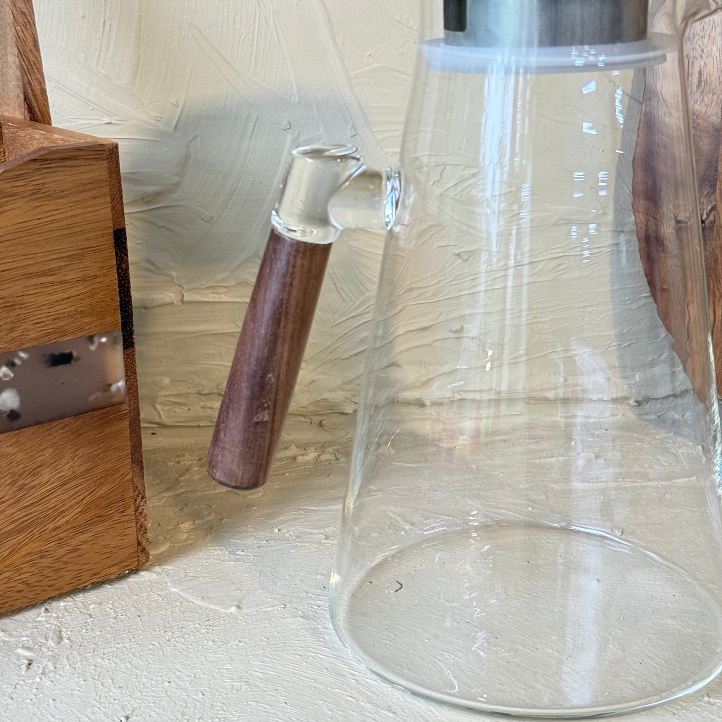 Milay Akasya Ağacı Kapaklı Düz Model Cam Sürahi 1700 ml KOD:243