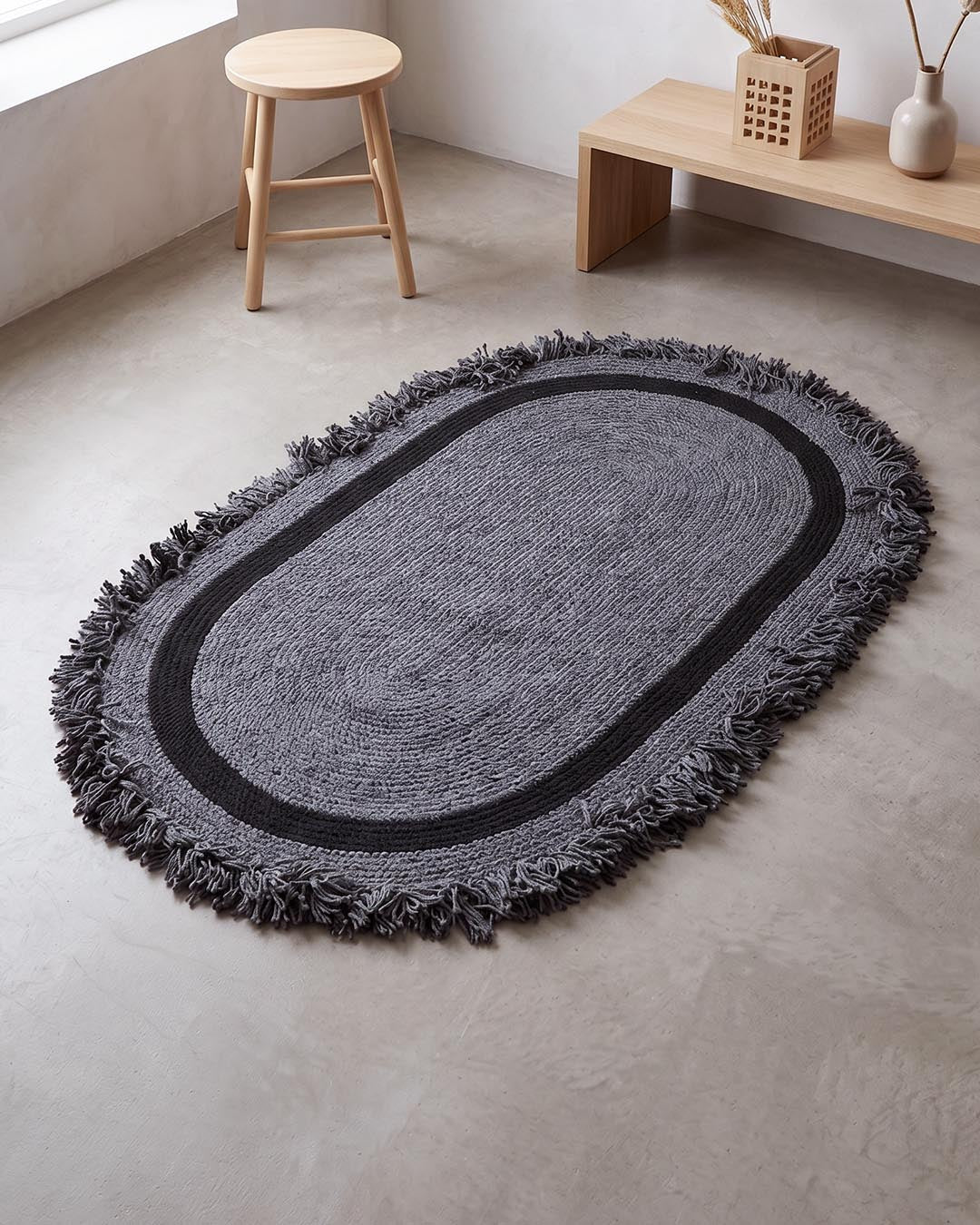Tuuli Natural Halka Desenli El Dokuma Jüt Oval Halı – Premium Dekoratif Tasarım Gri-Siyah 80x150