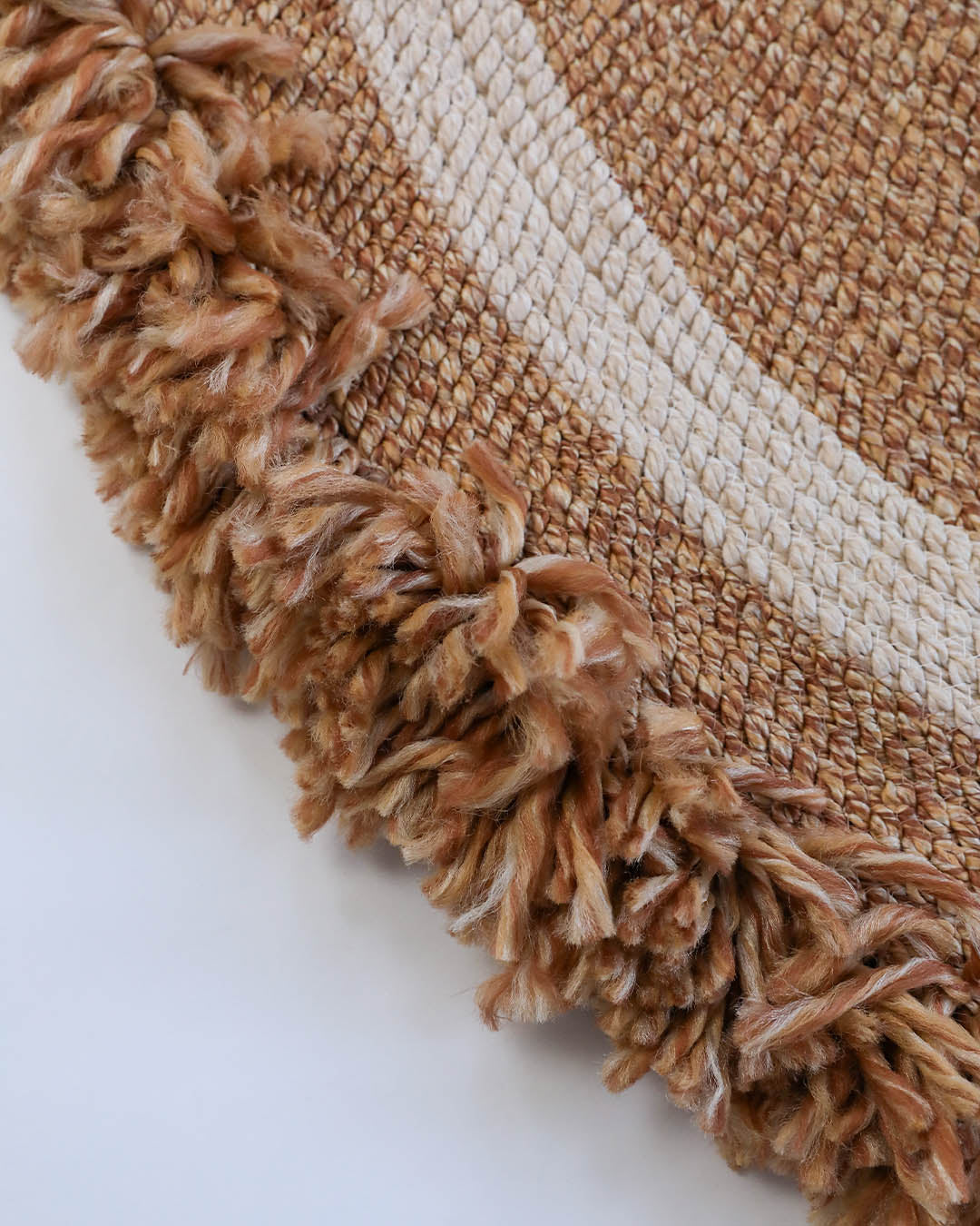 Tuuli Natural Halka Desenli El Dokuma Jüt Yuvarlak Halı – Premium Dekoratif Tasarım Kahve-Krem 100x100