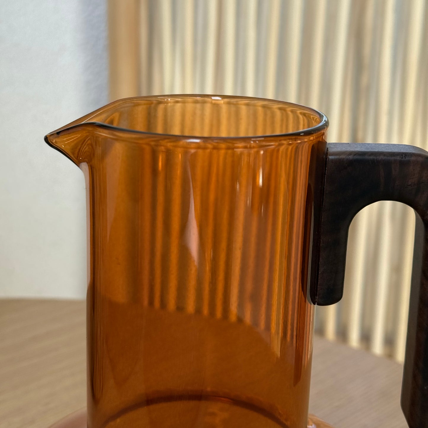 Mitally Lüks Borosilikat Cam Sürahi Akasya Ağacı Kulplu Amber 1200 ml KOD:012