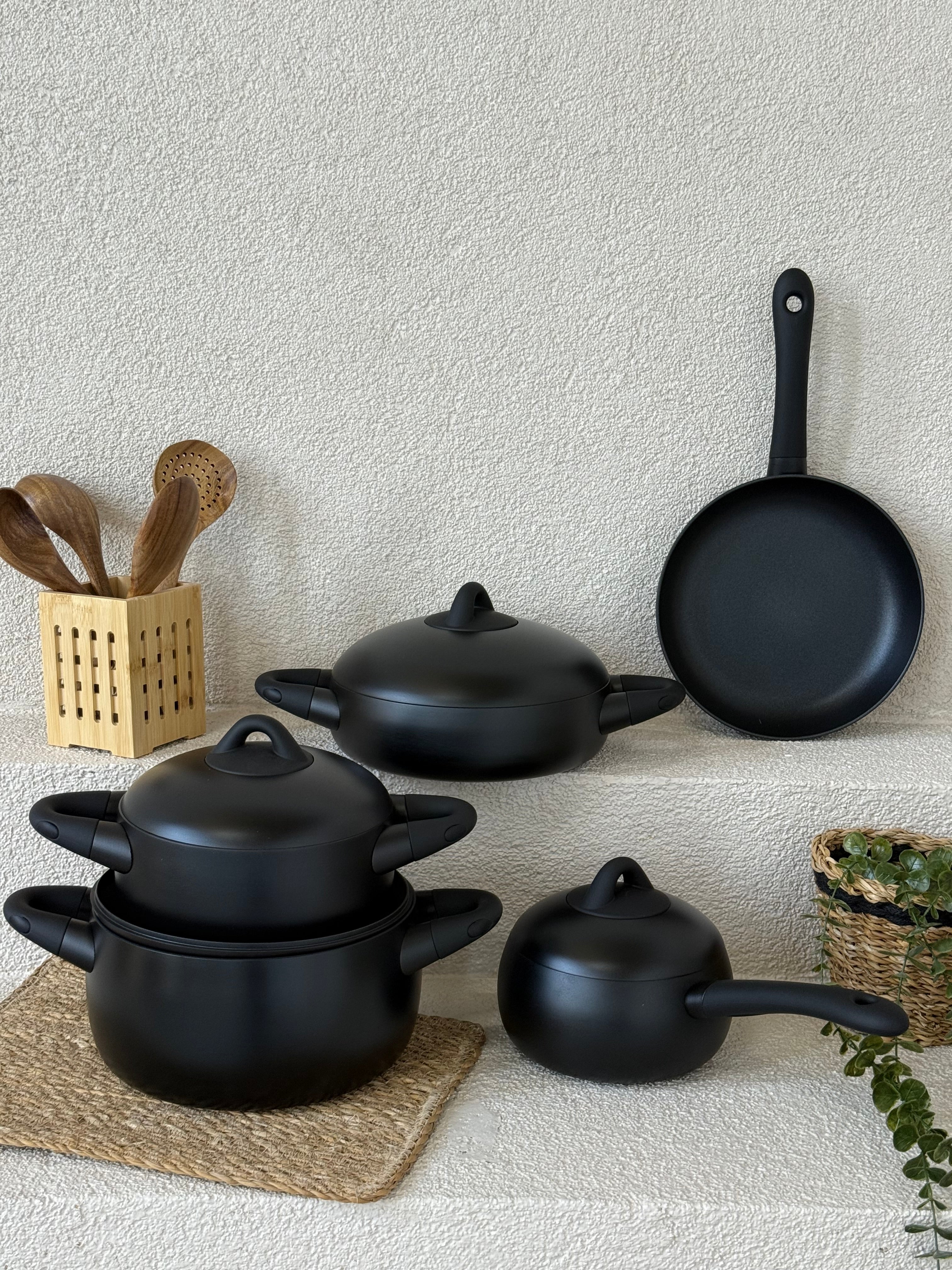 Dolce Black Stone 9 Parça Döküm Tencere Seti Siyah