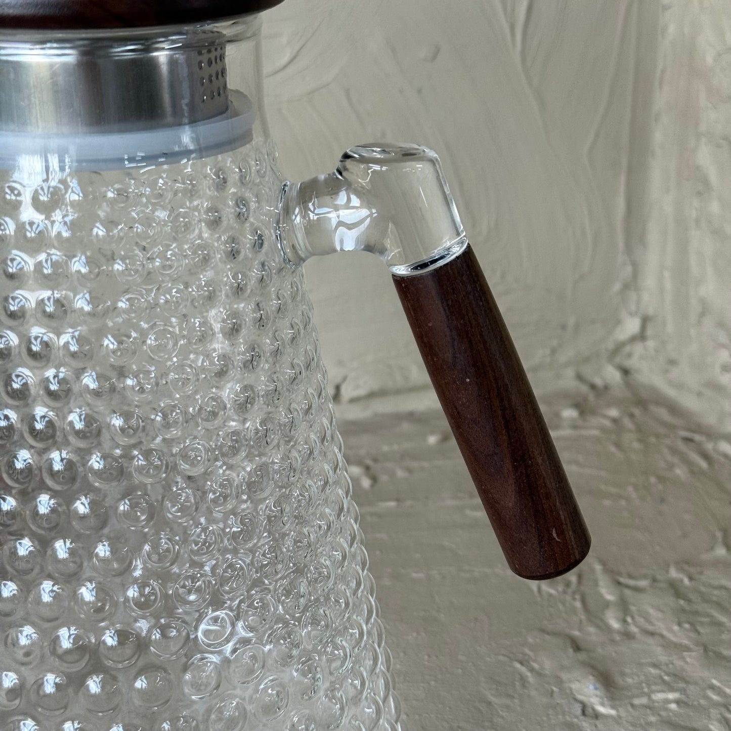 Arow Zambak Borosilikat Cam Sürahi Akasya Kapaklı 1800 ml KOD:6503