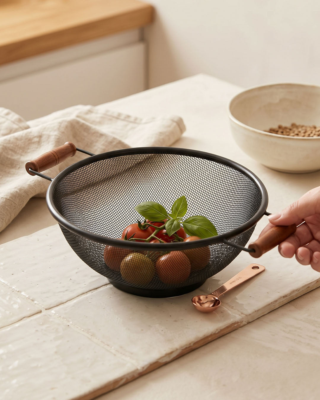 Ahşap Çift Kulplu Siyah Metal File Süzgeç - 25 cm