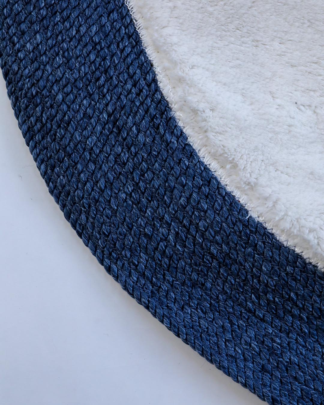 Doğal Lif Örgülü Peluş Dokulu Yuvarlak Dekoratif Halı Tuuli 100x100 İndigo 403