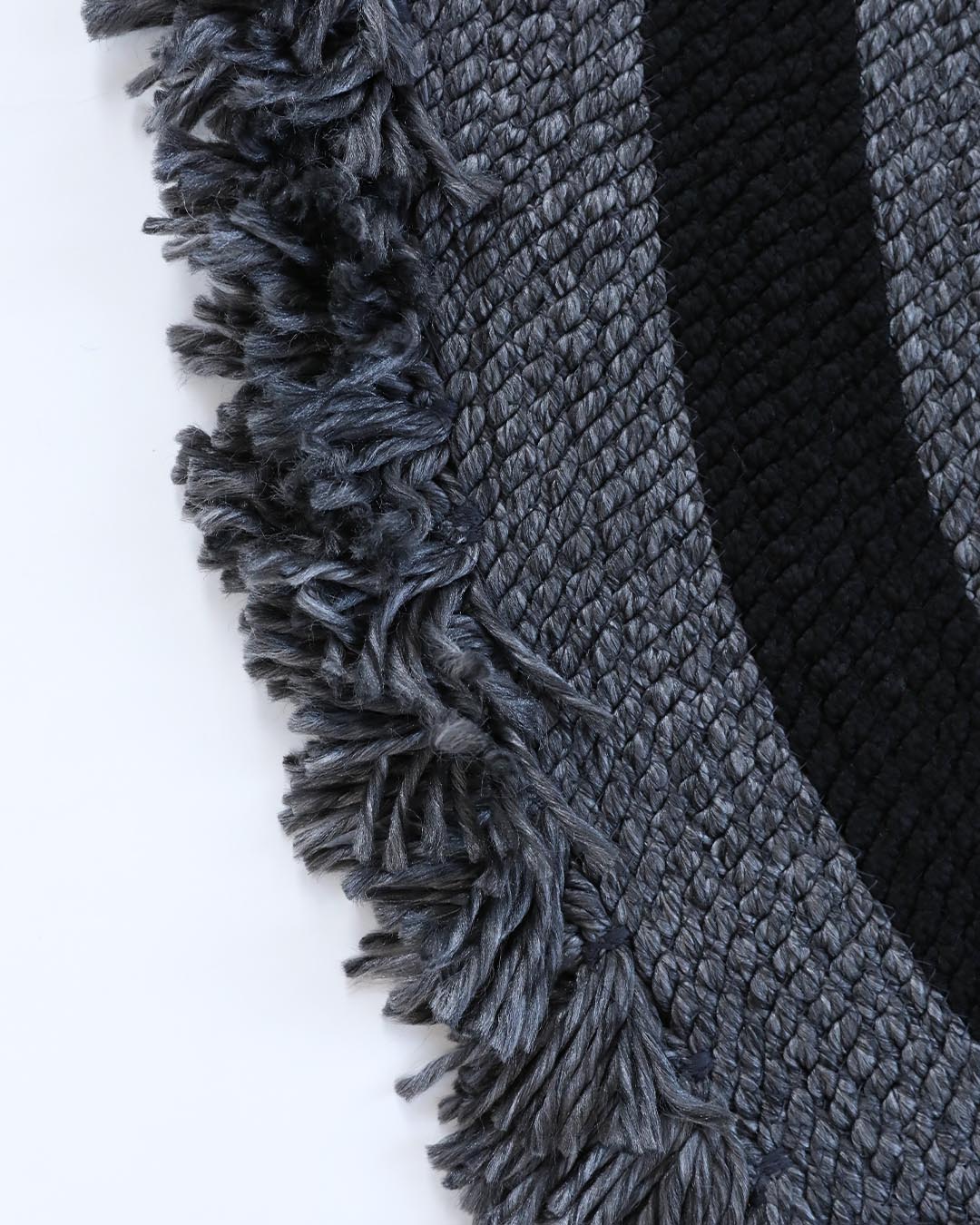 Tuuli Natural Halka Desenli El Dokuma Jüt Oval Halı – Premium Dekoratif Tasarım Gri-Siyah 80x150