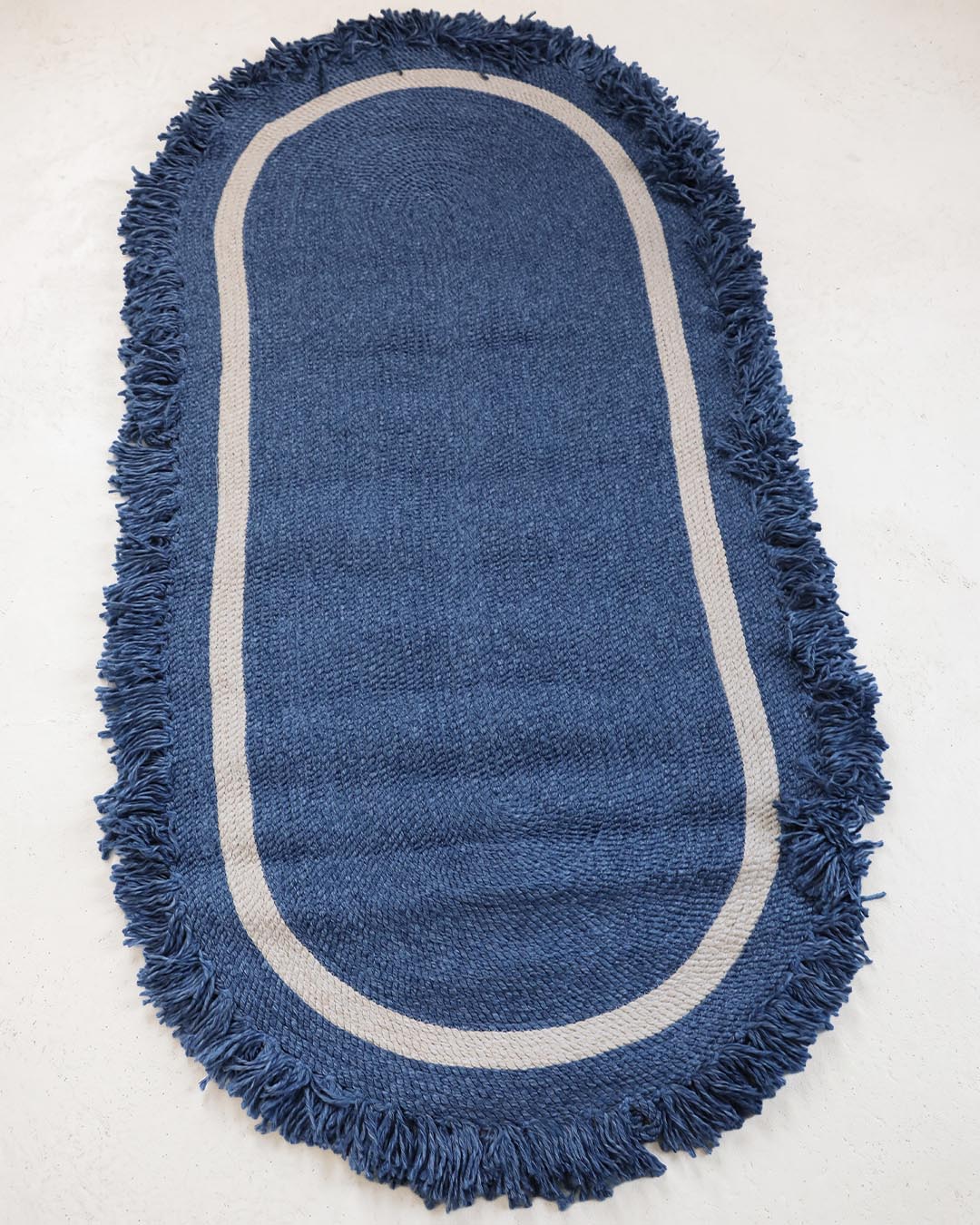 Tuuli Natural Halka Desenli El Dokuma Jüt Oval Halı – Premium Dekoratif Tasarım Mavi-Krem 80x150