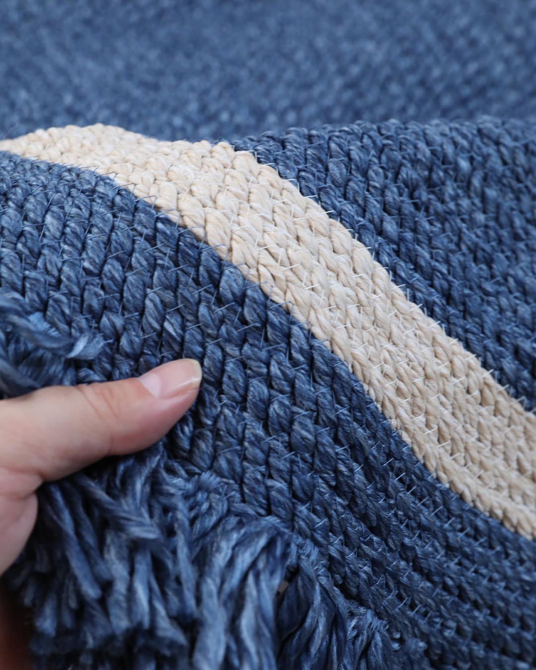 Tuuli Natural Halka Desenli El Dokuma Jüt Oval Halı – Premium Dekoratif Tasarım Mavi-Krem 80x150
