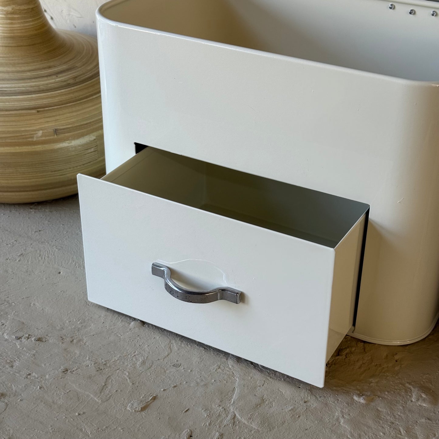 Vintage Çekmeceli Metal Ekmeklik Krem KOD:019