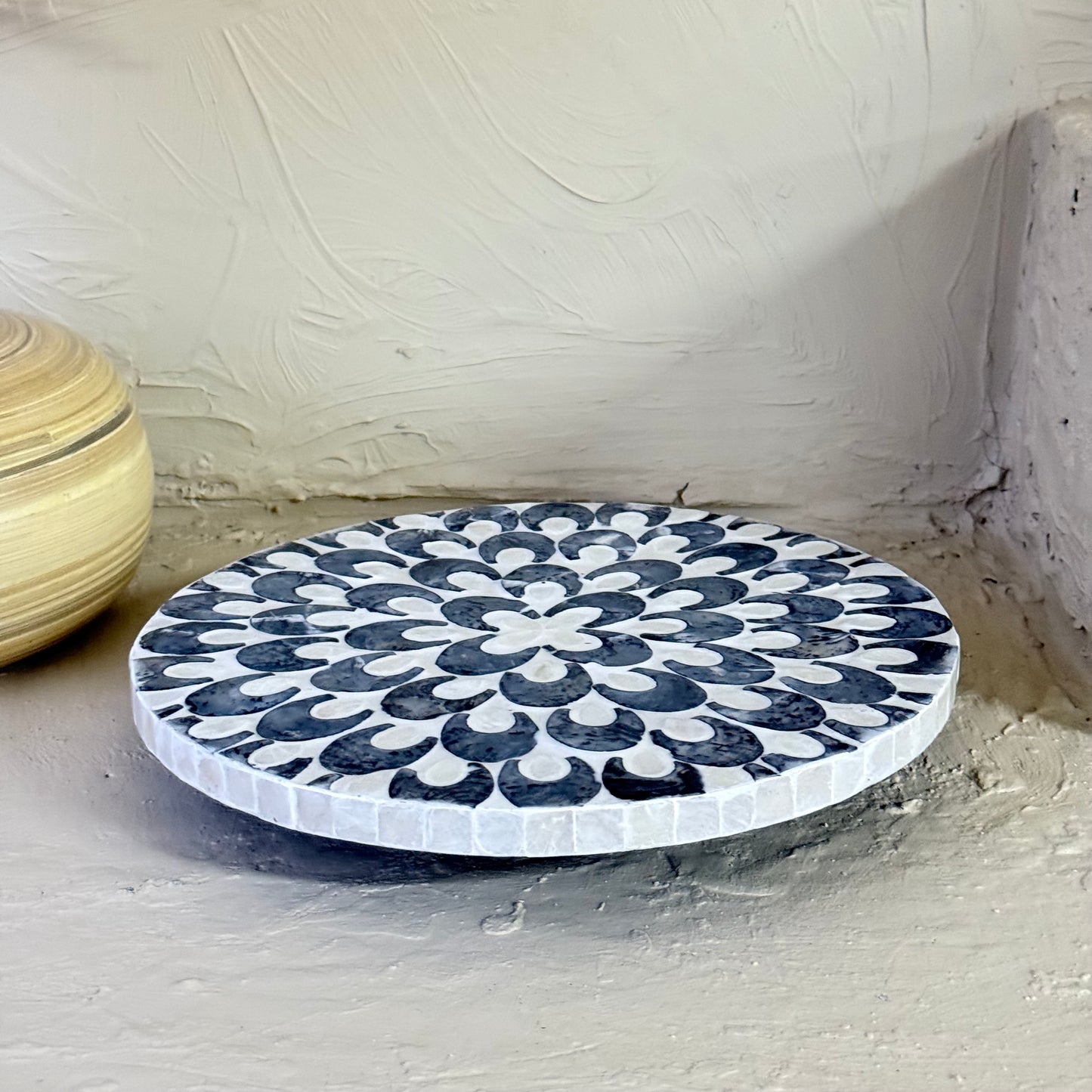 SVR Sedef Dönen Yuvarlak Sunumluk KOD:6183 Siyah-Çiçek