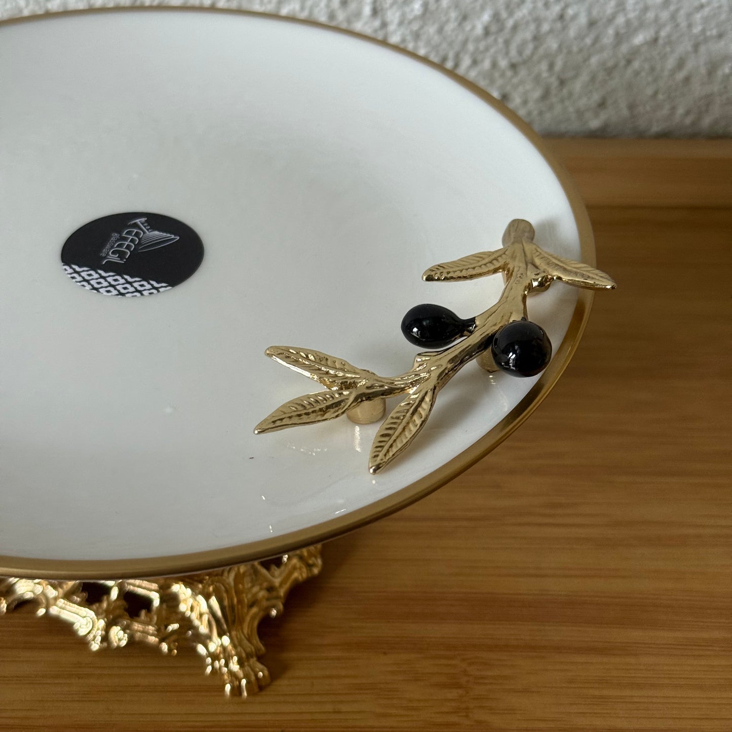 Oliva Siyah-Gold Yaldızlı Porselen Ayaklı Sunumluk Kod:3099