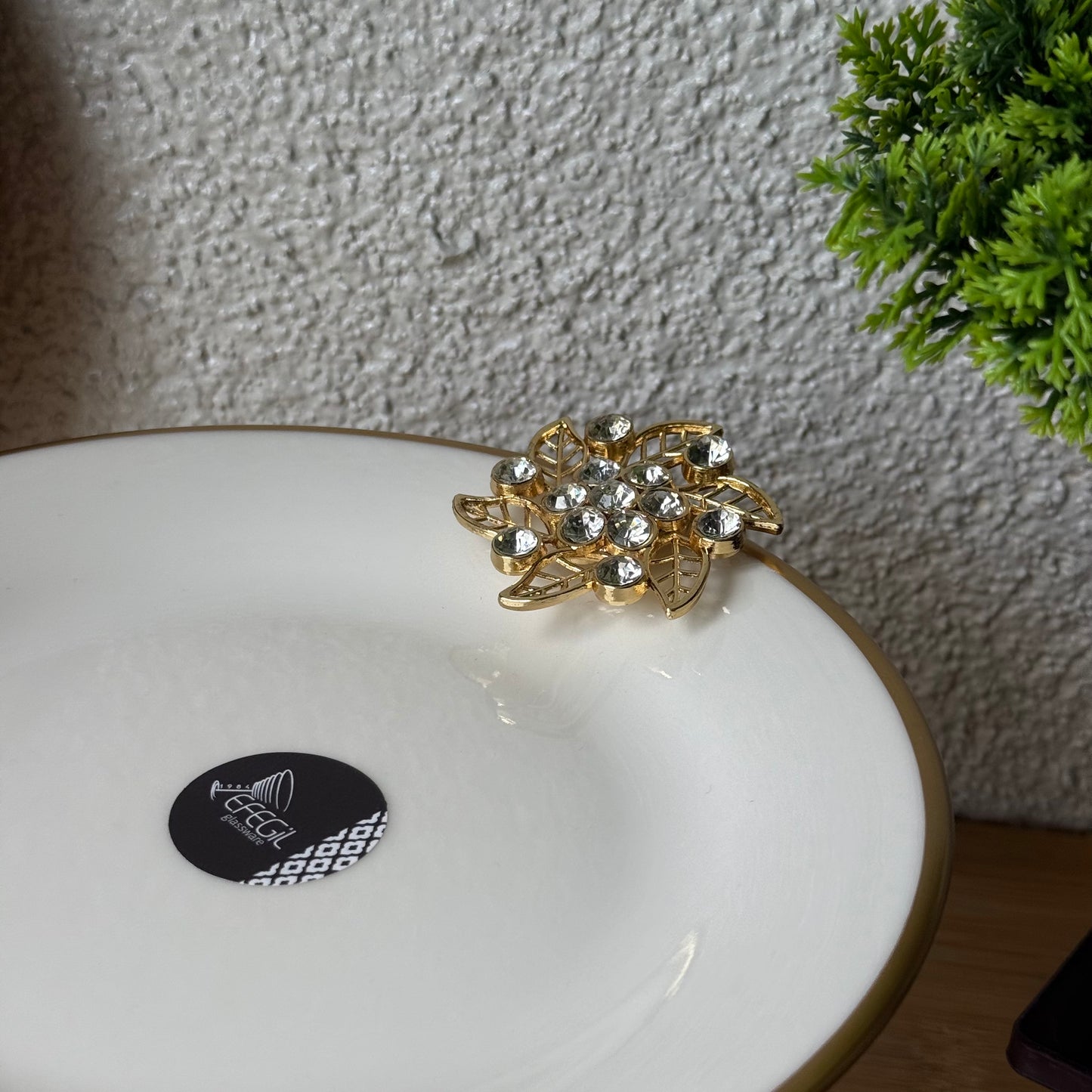 Broş Gold Yaldızlı Porselen Sunumluk Ayaklı 19 cm  Kod:3507