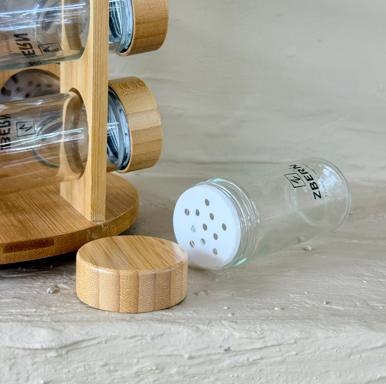 ZBERN Bambu Standlı 16 Adet Baharatlık Seti