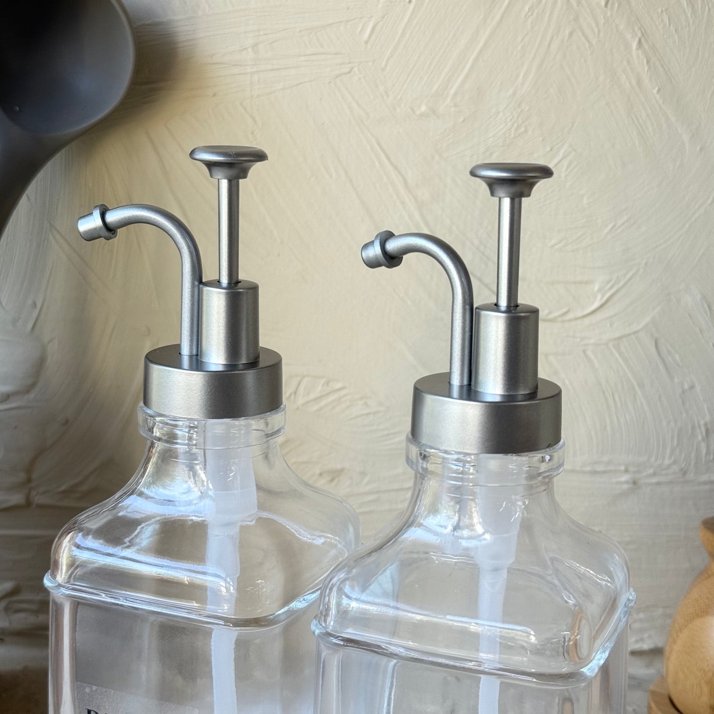 Arow Gael Model Kare Bambu Oval Standlı İkili Cam Sıvı Sabunluk Seti Gri KOD:1015