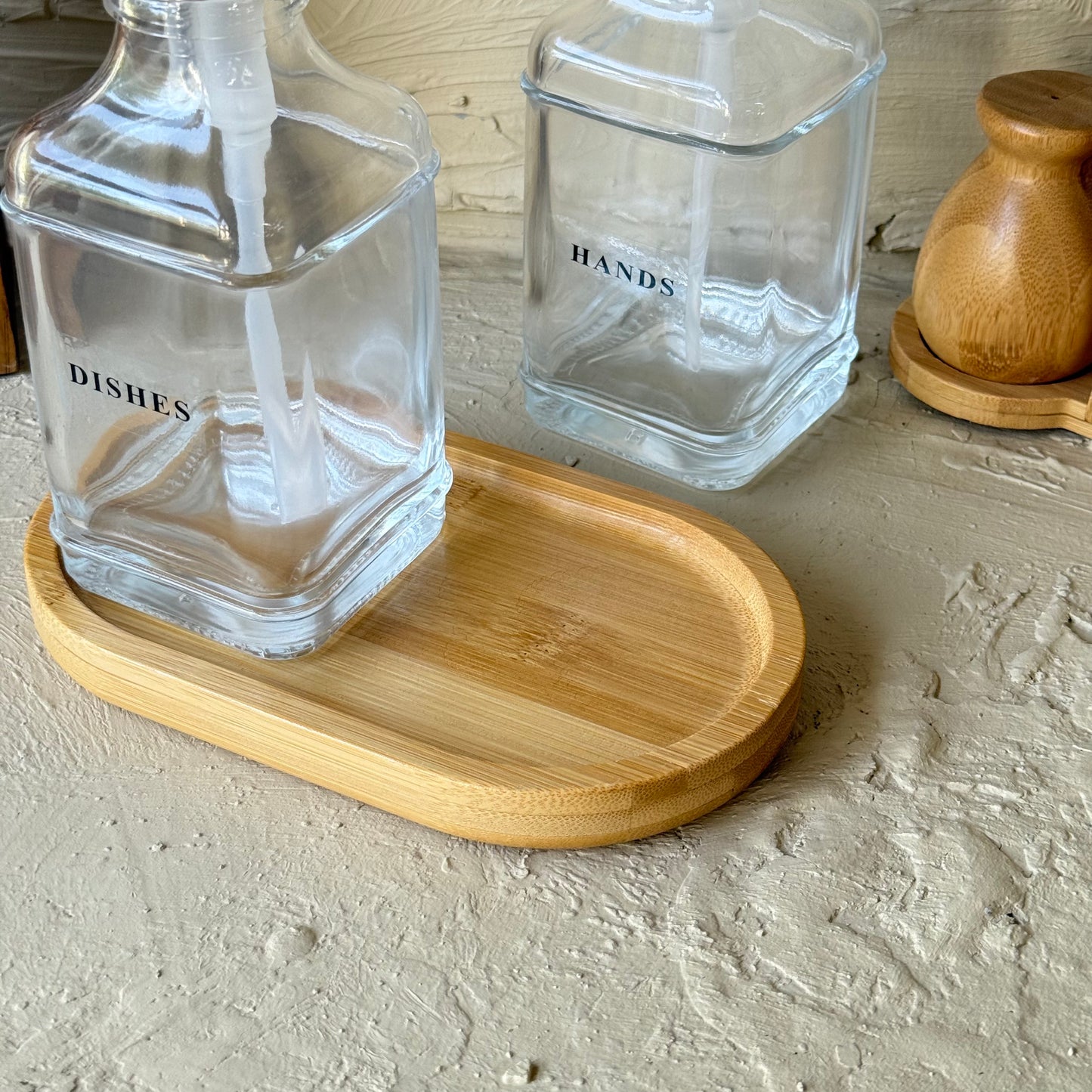 Arow Gael Model Kare Bambu Oval Standlı İkili Cam Sıvı Sabunluk Seti Gri KOD:1015