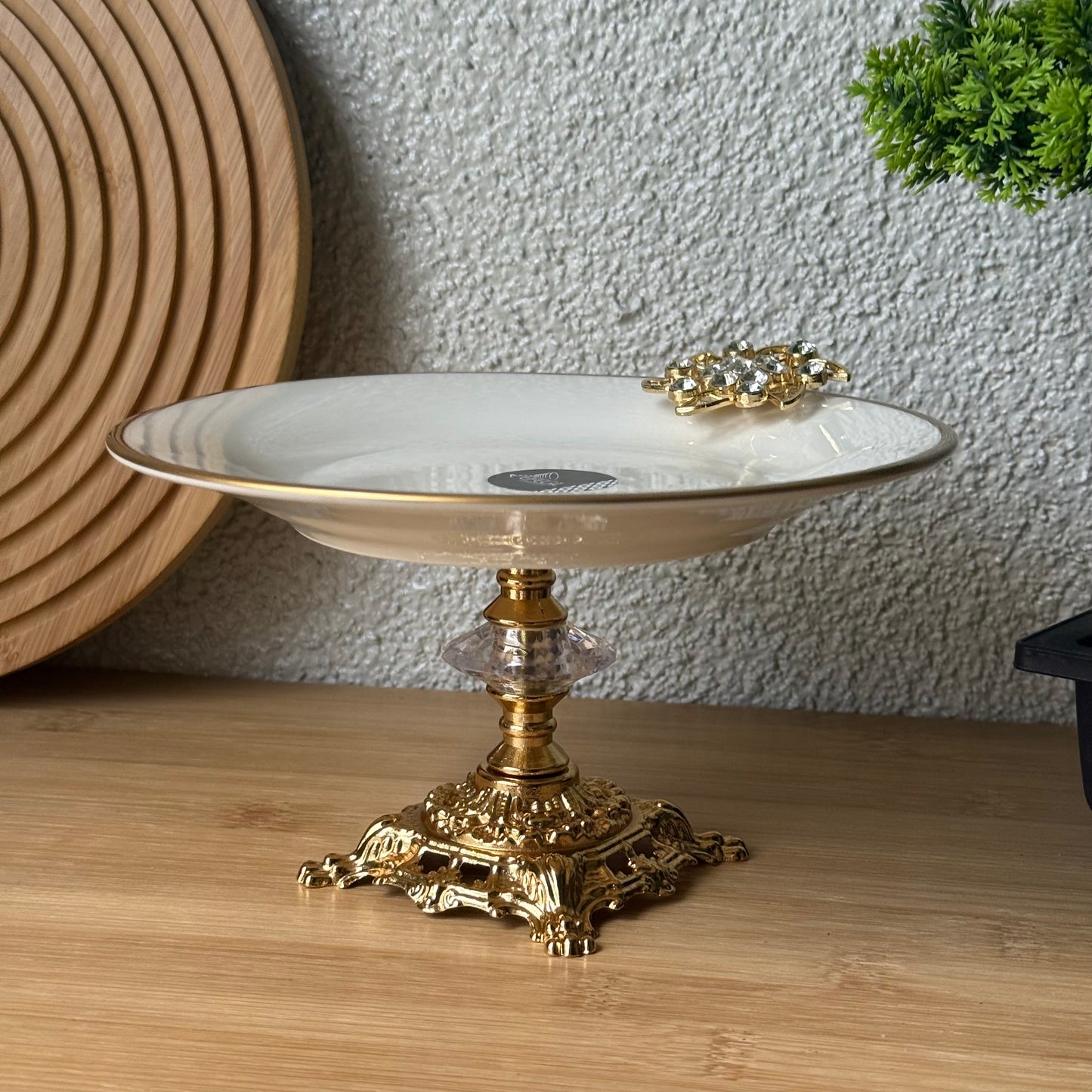 Broş Gold Yaldızlı Porselen Sunumluk Ayaklı 19 cm  Kod:3507