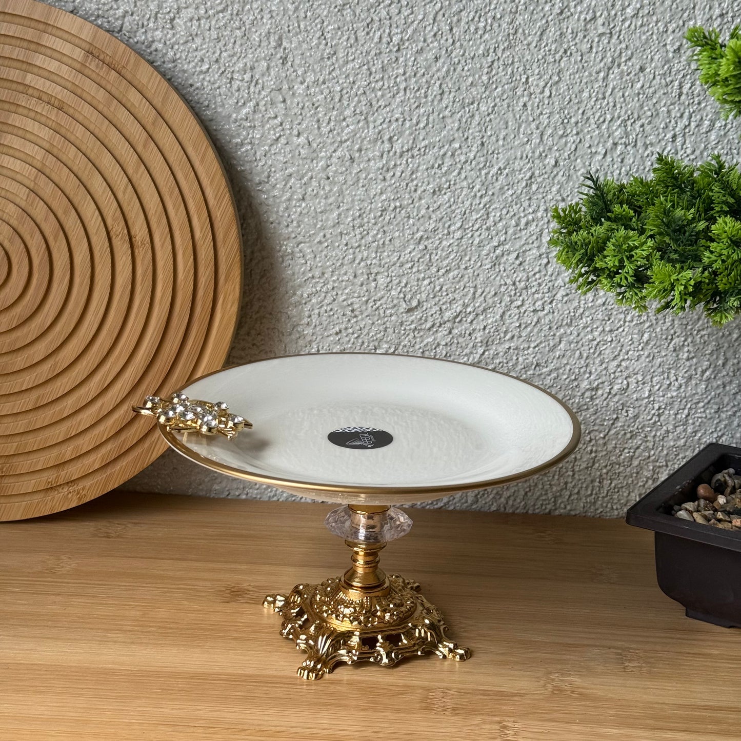 Broş Gold Yaldızlı Porselen Sunumluk Ayaklı 19 cm  Kod:3507