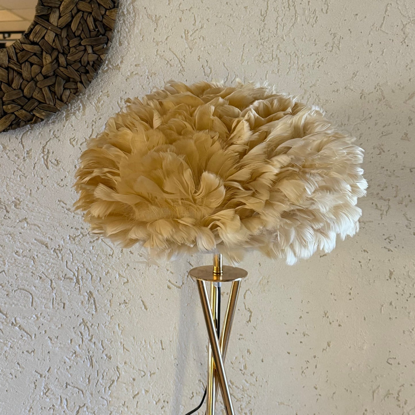 Exclusive Metal Ayaklı Tüy Lambader Krem-Gold 1,55 cm