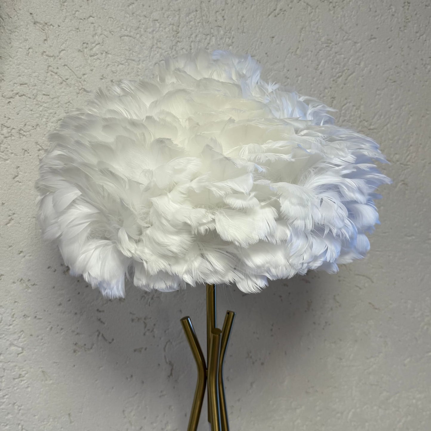 Exclusive Metal Ayaklı Tüy Lambader Beyaz-Bronz 1,60 cm