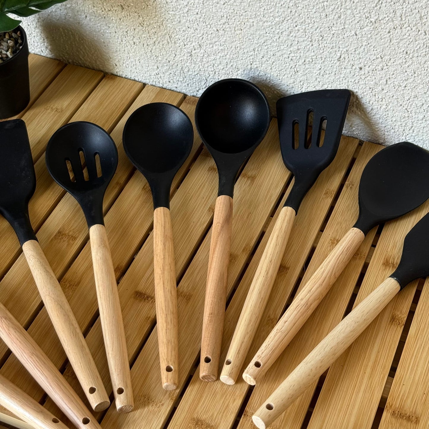 İcon Standlı Bambu Saplı Silikon 12 Parça Mutfak Seti Siyah