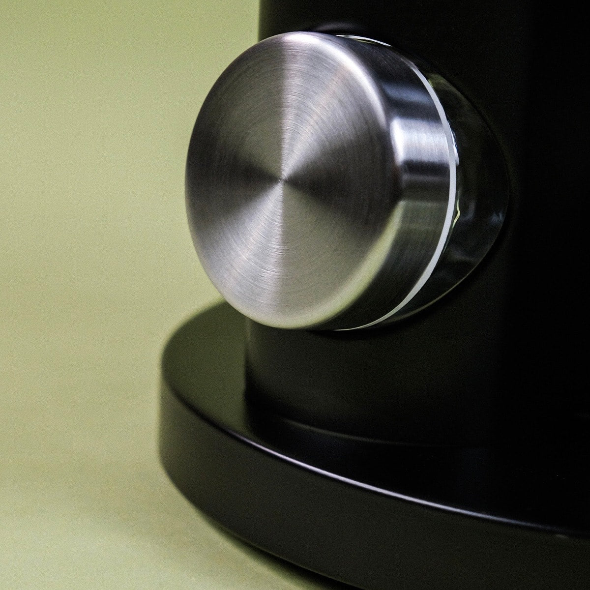 Metal Mat Dönen Standlı Cam Baharatlık Seti Siyah (KOD:4730)